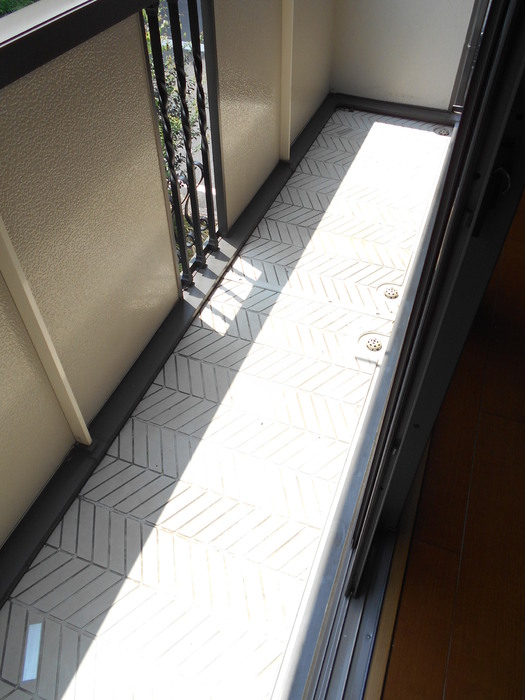 ��ʌ��������܎s�k��{�����̃A�p�[�g�̃o���R�j�[