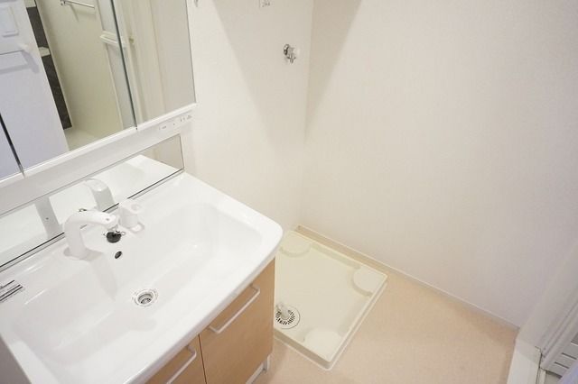 ��ʌ�����s�厚���̃A�p�[�g�̐��ʏ�