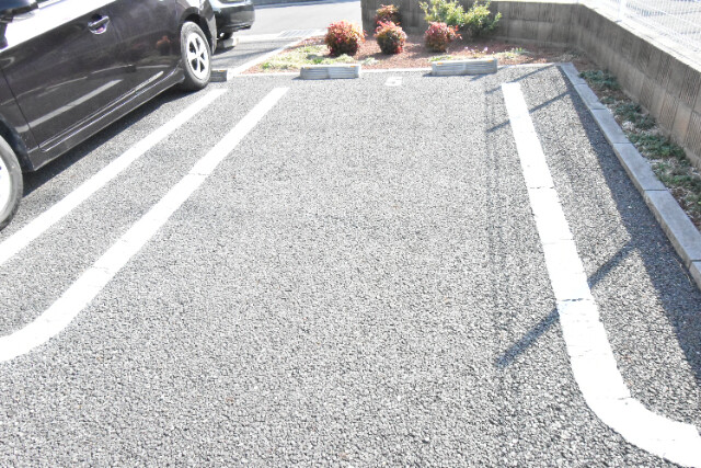 ��ʌ��z�J�s���C�N�^�E���V���ڂ̃A�p�[�g�̒��ԏ�