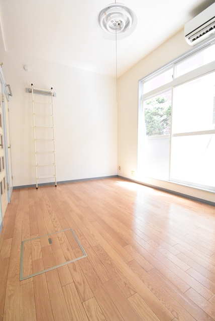 ��ʌ��������܎s�����擌��{�U���ڂ̃A�p�[�g�̋����E���r���O