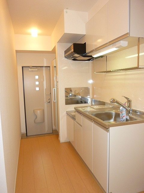 ��ʌ��k�����S�ɓޒ����P���ڂ̃A�p�[�g�̃L�b�`��