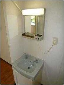 ��ʌ�����s�厚�ˍ�̃A�p�[�g�̐��ʏ�