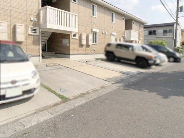 ��ʌ��z�J�s�����P���ڂ̃A�p�[�g�̒��ԏ�