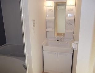 ��ʌ��k�����S�ɓޒ����P���ڂ̃A�p�[�g�̐��ʏ�