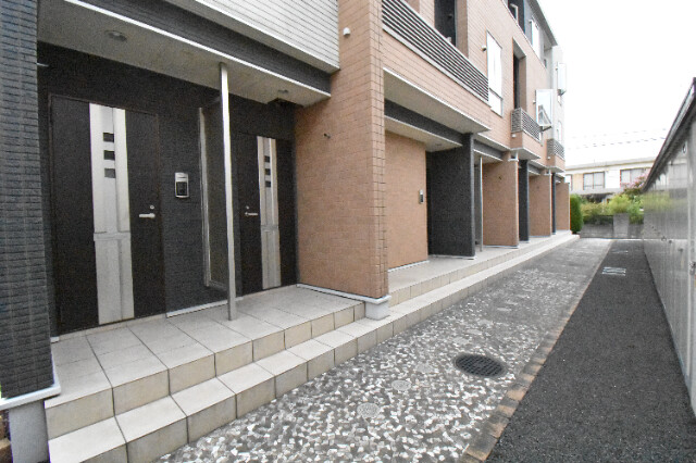 ��ʌ��k�����S�ɓޒ����P���ڂ̃A�p�[�g�̃G���g�����X