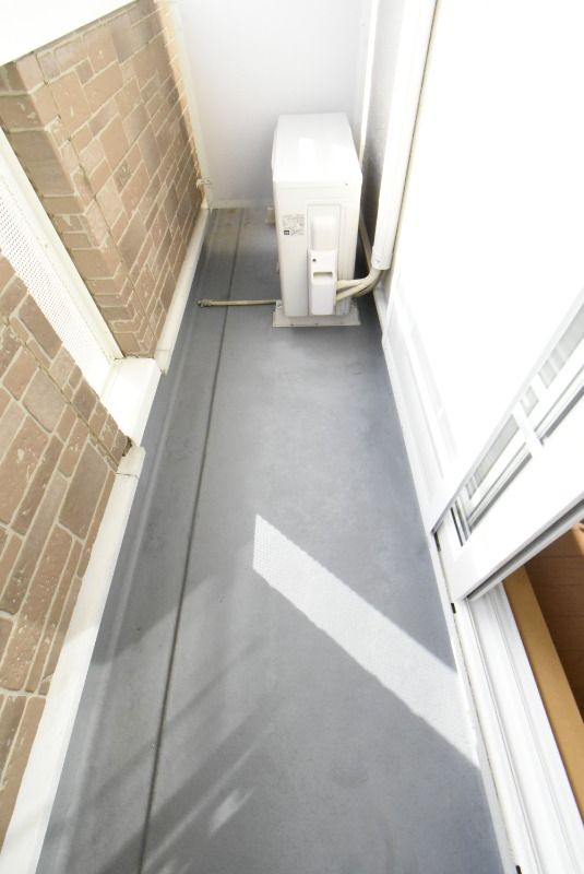 ��ʌ��k�����S�ɓޒ��厚�����̃A�p�[�g�̃o���R�j�[