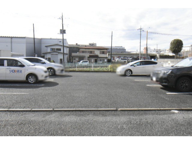 ��ʌ��k�����S�ɓޒ��厚�����̃A�p�[�g�̒��ԏ�