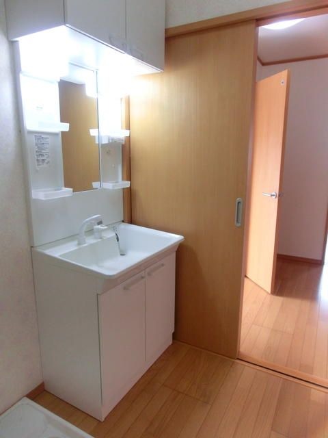 ��ʌ������s�V�����X���ڂ̃A�p�[�g�̐��ʏ�