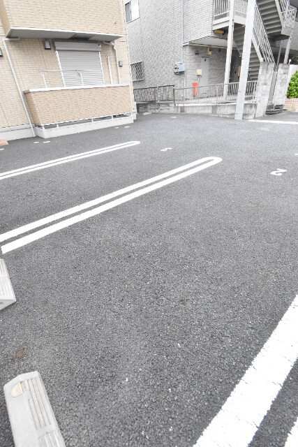 ��ʌ��z�J�s���������P���ڂ̃A�p�[�g�̒��ԏ�