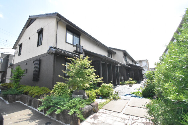 ��ʌ��������܎s�k��{�����̃A�p�[�g�̌����O��