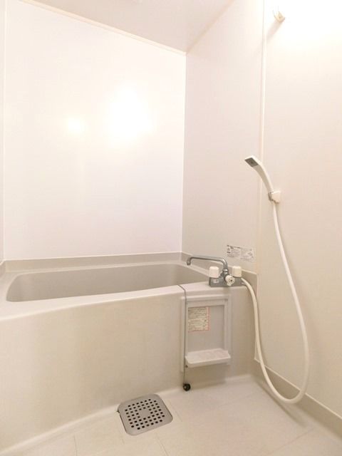 ��ʌ��������܎s��{��x�̓����P���ڂ̃A�p�[�g�̃o�X