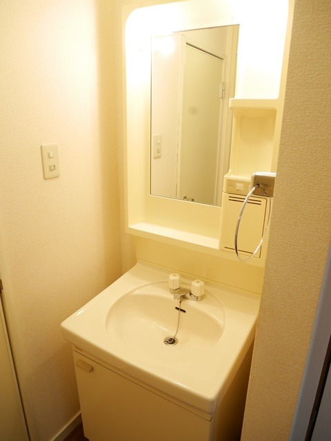 ��ʌ�����s�厚�����̃A�p�[�g�̐��ʏ�