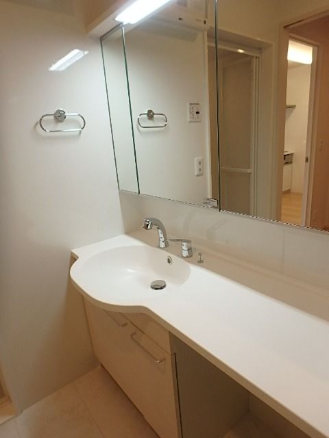 ��ʌ��������܎s�k��{�����̃A�p�[�g�̐��ʏ�