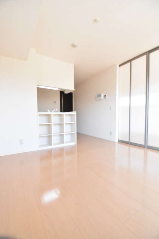 ��ʌ������s���W���ڂ̃A�p�[�g�̋��ԁE���r���O