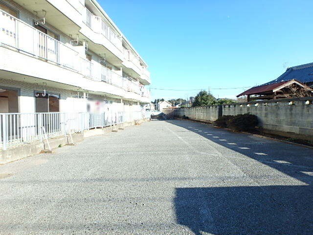 ��ʌ��������܎s������厚�@���̃}���V�����̒��ԏ�