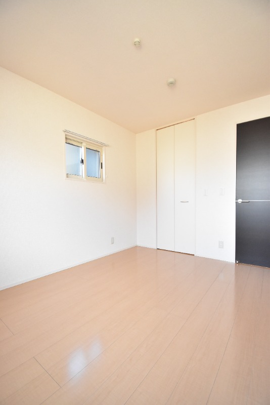 ��ʌ������s���W���ڂ̃A�p�[�g�̐Q��