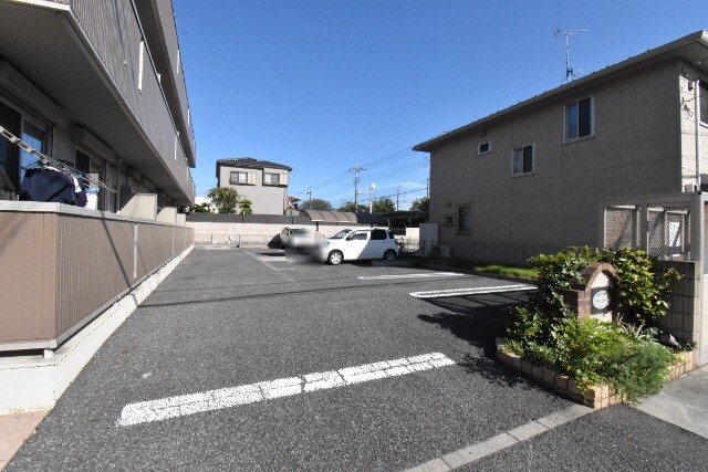 ��ʌ������s���W���ڂ̃A�p�[�g�̒��ԏ�