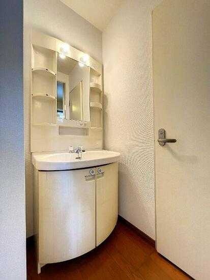 ��ʌ��z�J�s�{�{���T���ڂ̃A�p�[�g�̐��ʏ�