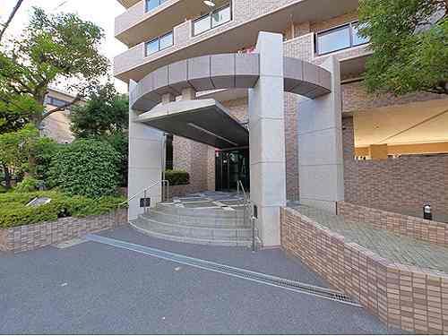 ��ʌ������s�h���Q���ڂ̃}���V�����̃G���g�����X