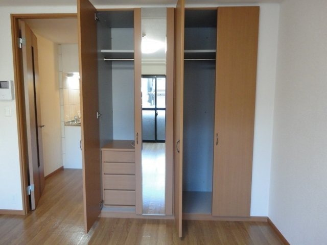 ��ʌ�����s�핽�P���ڂ̃}���V�����̎��[