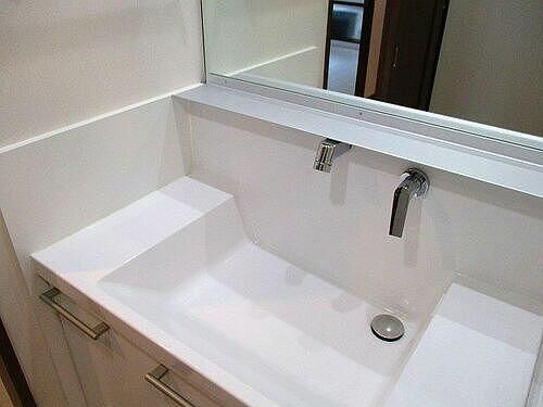 ��ʌ������s�h���Q���ڂ̃}���V�����̐��ʏ�