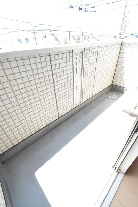 ��ʌ������s�ٓV�S���ڂ̃A�p�[�g�̃o���R�j�[