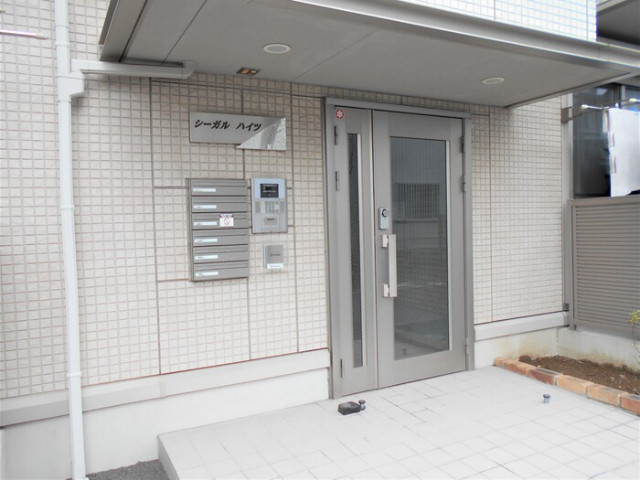 ��ʌ������s�ٓV�S���ڂ̃A�p�[�g�̃G���g�����X