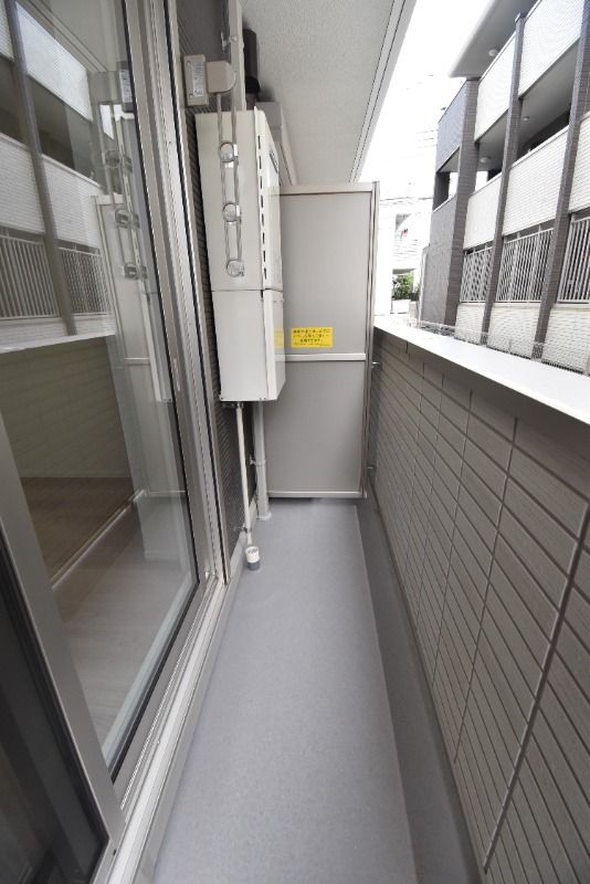 ��ʌ��������܎s�Y�a��j���J�Q���ڂ̃A�p�[�g�̃o���R�j�[