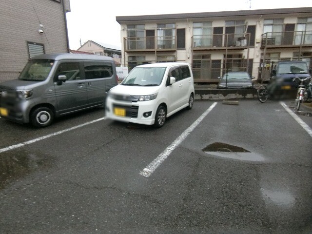 ��ʌ��������܎s�΋�厚�O���̃e���X�n�E�X�̒��ԏ�