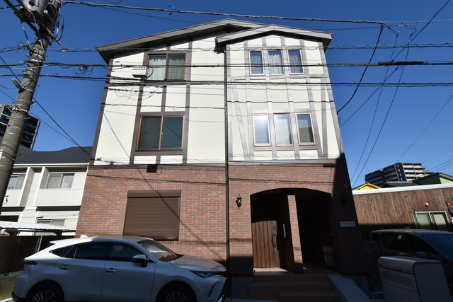 ��ʌ��������܎s�Y�a���ՂT���ڂ̃A�p�[�g�̌����O��