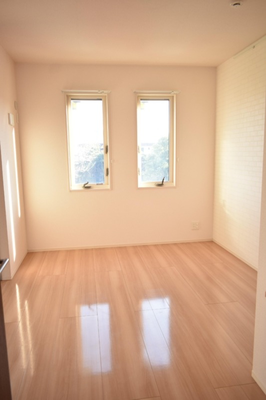 ��ʌ��������܎s�k��{�����Q���ڂ̃A�p�[�g�̂��̑������E�X�y�[�X