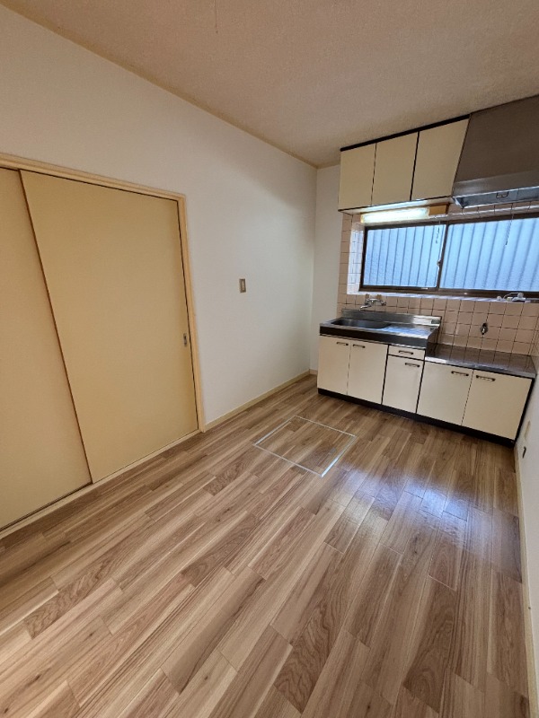 ��ʌ��������܎s�k��{�����R���ڂ̃A�p�[�g�̋��ԁE���r���O