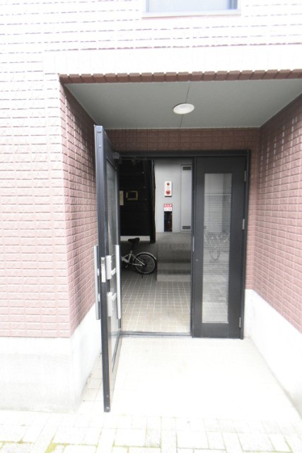 ��ʌ��������܎s���厚��J���̃A�p�[�g�̃G���g�����X