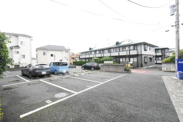 ��ʌ��������܎s���厚��J���̃A�p�[�g�̒��ԏ�