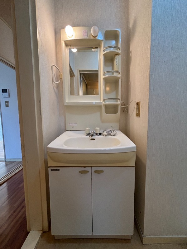 ��ʌ��������܎s�k��{�����R���ڂ̃A�p�[�g�̐��ʏ�