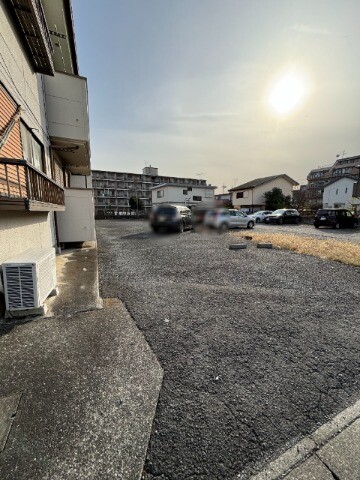 ��ʌ��������܎s�k��{�����R���ڂ̃A�p�[�g�̒��ԏ�