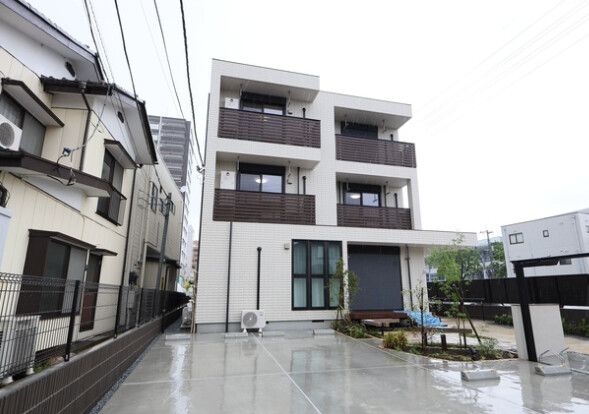 �Q�n������s�h��18-14�̃}���V�����̌����O��