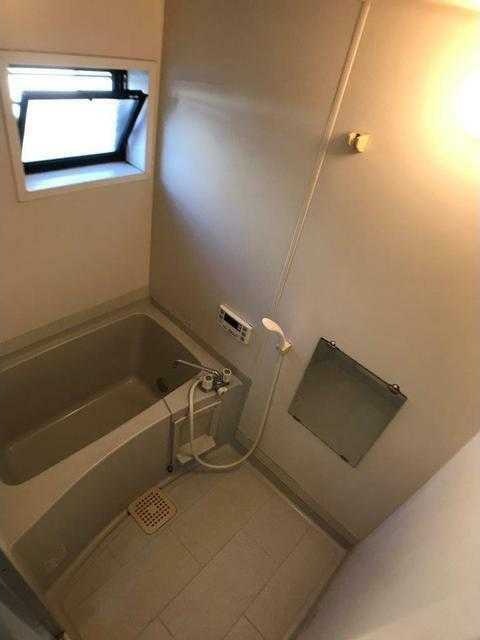 ��ʌ��@�c�s�Β��R���ڂ̃A�p�[�g�̃o�X