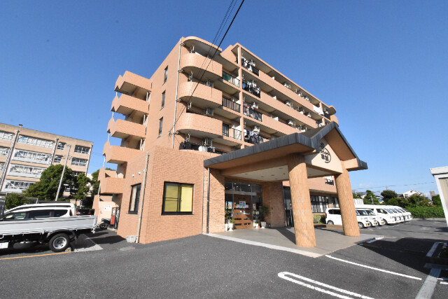 ��ʌ������s���h�P���ڂ̃}���V�����̌����O��