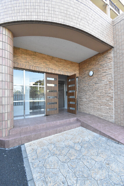 ��ʌ������s���h�P���ڂ̃}���V�����̃G���g�����X