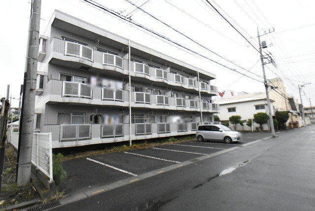 ��ʌ�����s�˒˂R���ڂ̃}���V�����̒��ԏ�