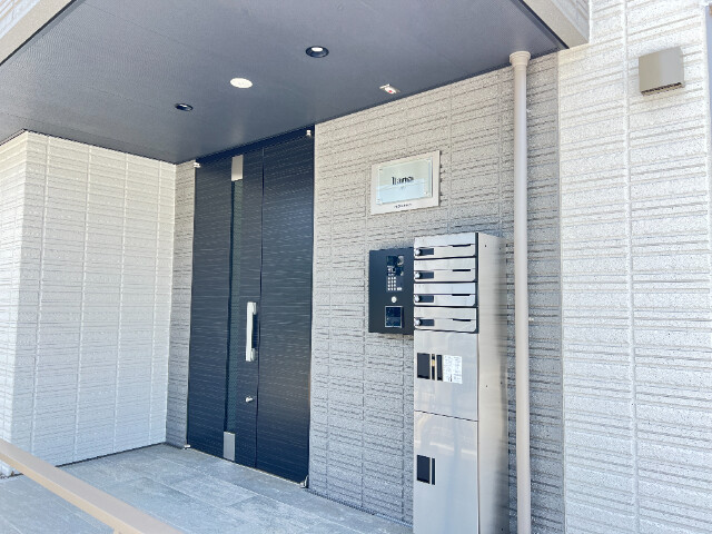 ��ʌ��������܎s�΋��Ԗ؂R���ڂ̃}���V�����̃G���g�����X