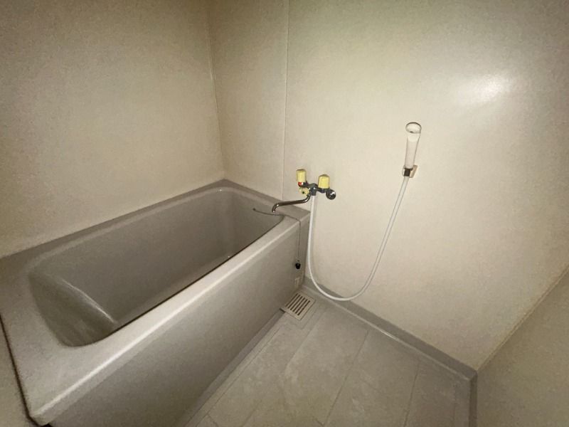 ��ʌ��������܎s�k�擌�听���Q���ڂ̃A�p�[�g�̃o�X