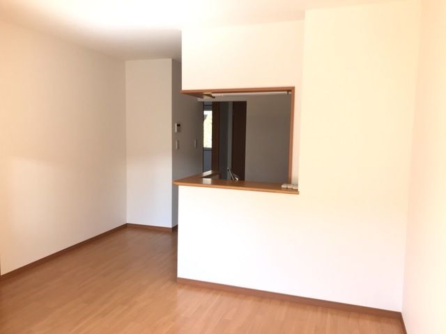 ��ʌ��@�c�s�������̃A�p�[�g�̋����E���r���O