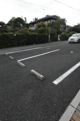 ��ʌ��@�c�s�������̃A�p�[�g�̒��ԏ�