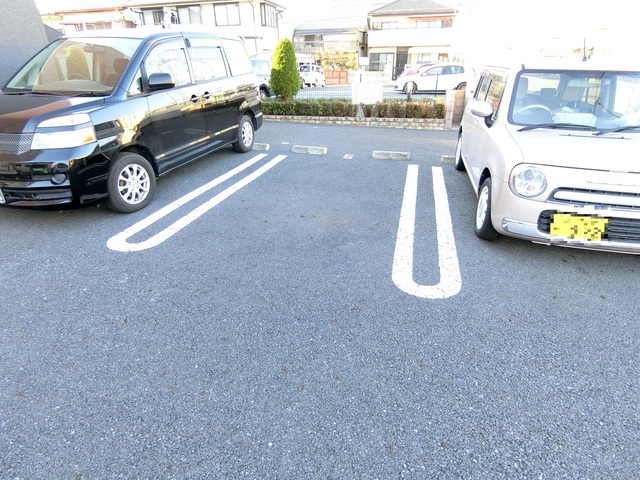 ��ʌ�����s�ܔԒ��̃A�p�[�g�̒��ԏ�