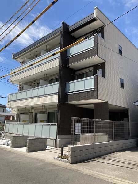 ��ʌ�����s�����Q���ڂ̃A�p�[�g�̌����O��