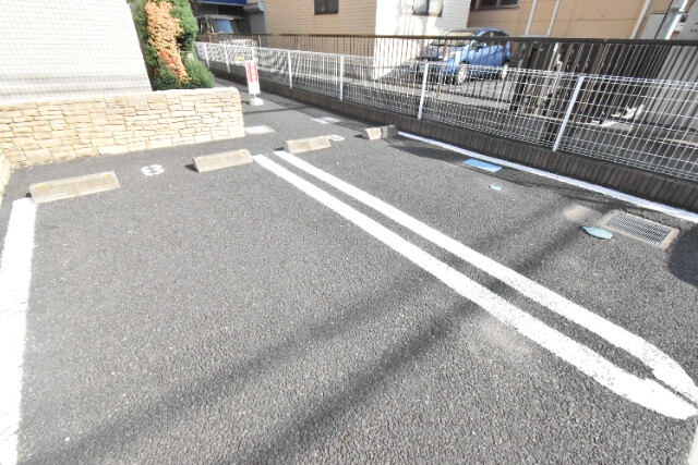 ��ʌ��z�J�s�z���J�Q���ڂ̃}���V�����̒��ԏ�