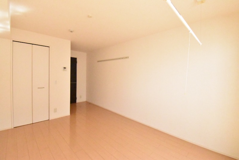 ��ʌ��z�J�s�J�����P���ڂ̃A�p�[�g�̋����E���r���O