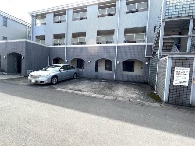 ��ʌ��z�J�s�k�z�J�T���ڂ̃}���V�����̒��ԏ�